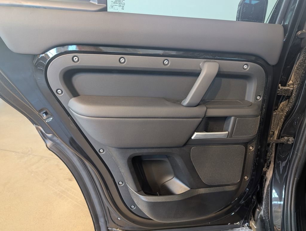 New 2026 Land Rover Defender 130 X-Dynamic SE image 24