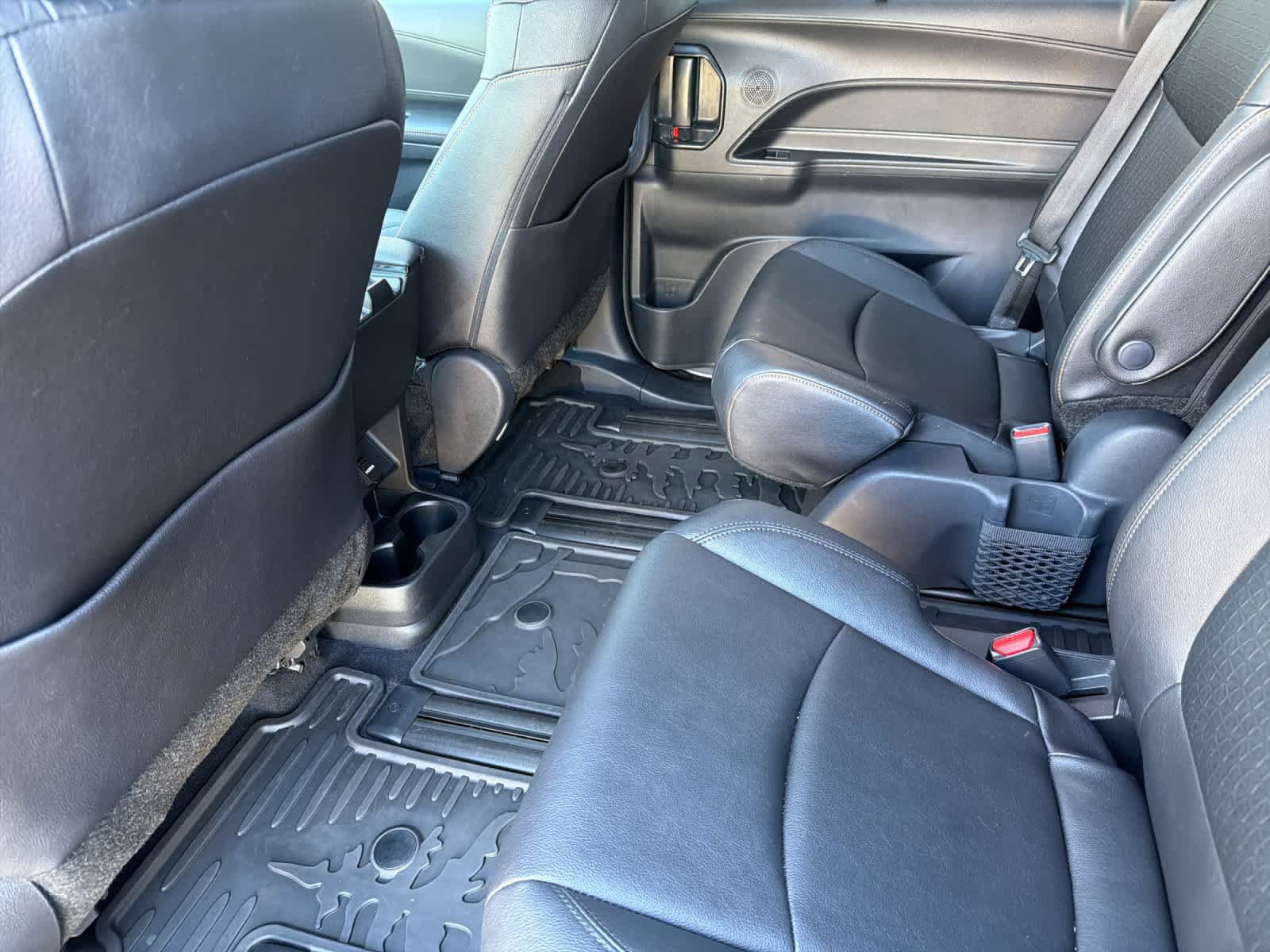 Used 2026 Toyota Sienna XLE Woodland Edition AWD/4WD image 4