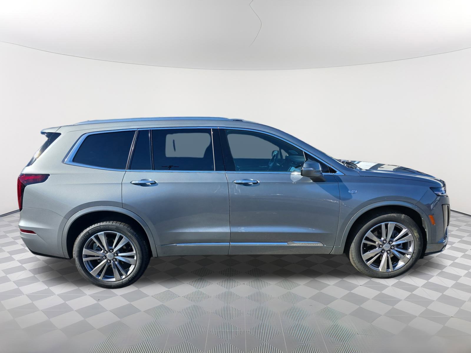 Used 2025 Cadillac XT6 Premium Luxury image 2