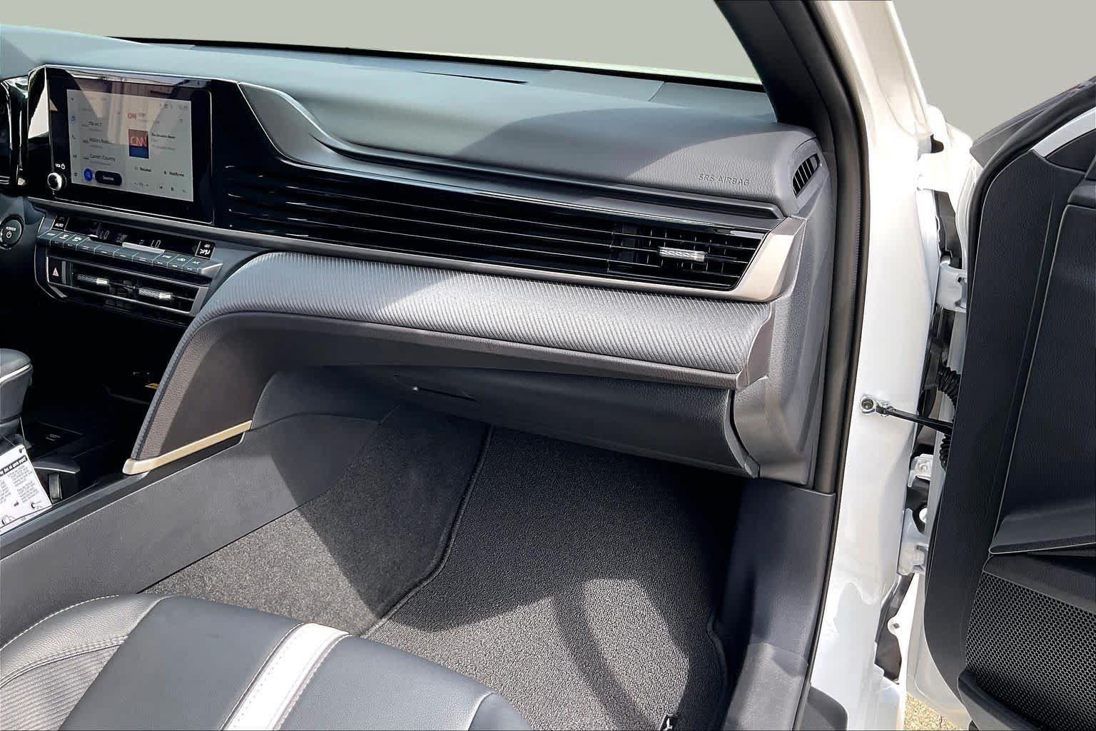 Used 2026 Toyota Camry Hybrid w/ Convenience Package FWD image 17