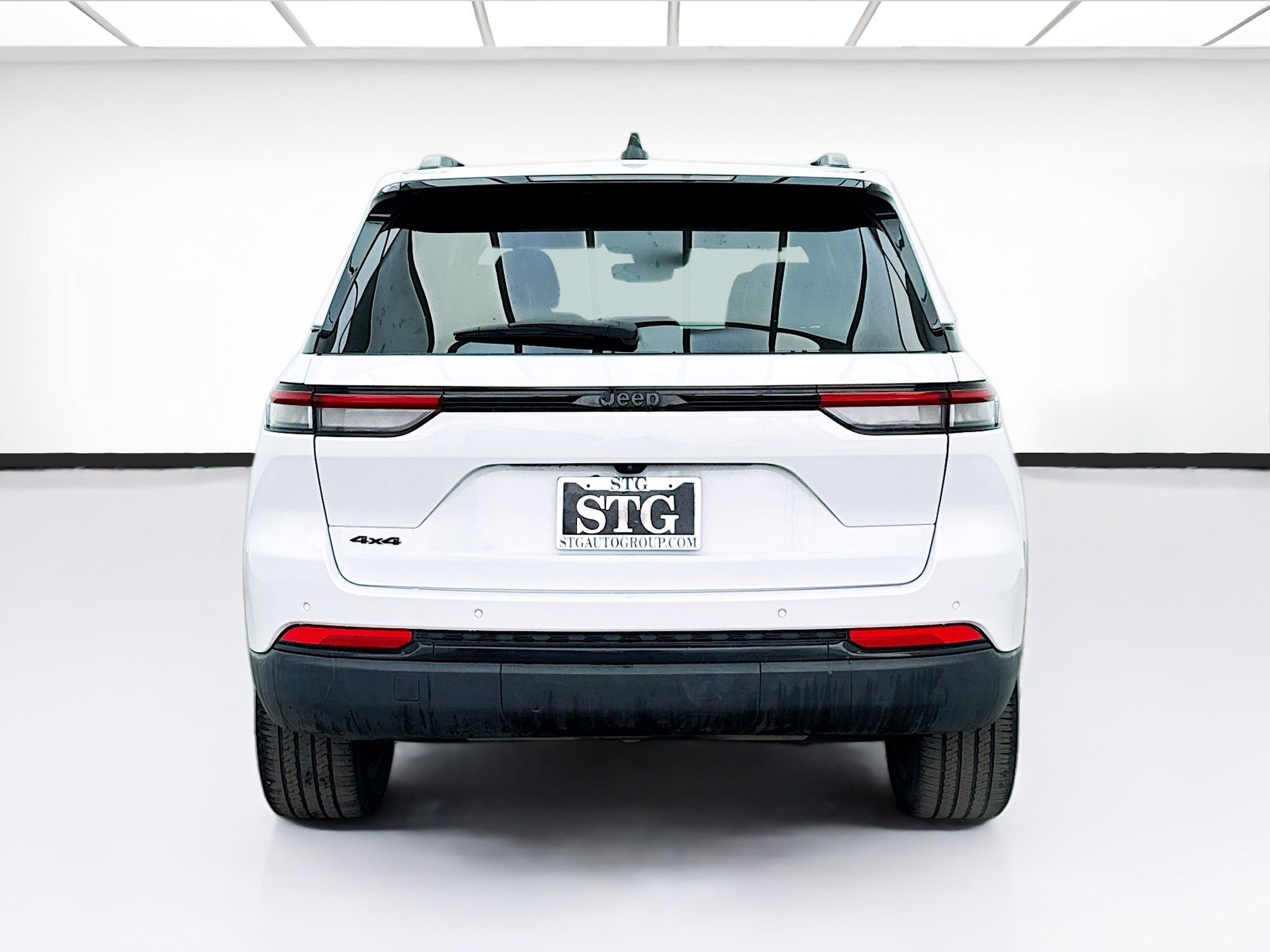 Used 2023 Jeep Grand Cherokee Altitude image 5