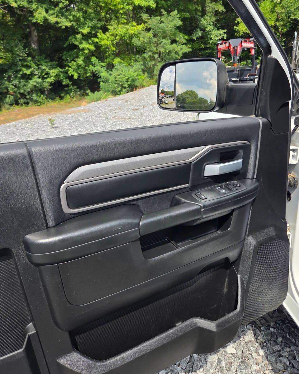 Used 2019 RAM 3500 Tradesman w/ Chrome Appearance Group AWD/4WD image 14