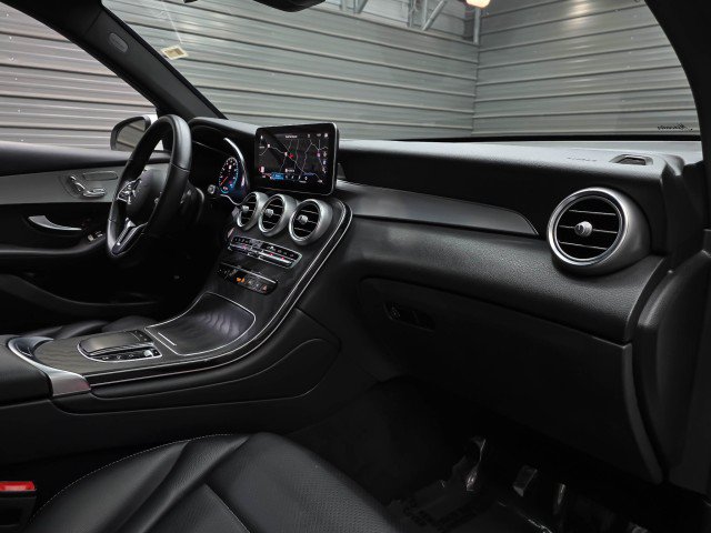 Used 2021 Mercedes-Benz GLC 300 4MATIC image 13