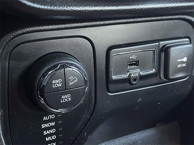 Used 2016 Jeep Renegade Trailhawk w/ Safety & Security Group image 27
