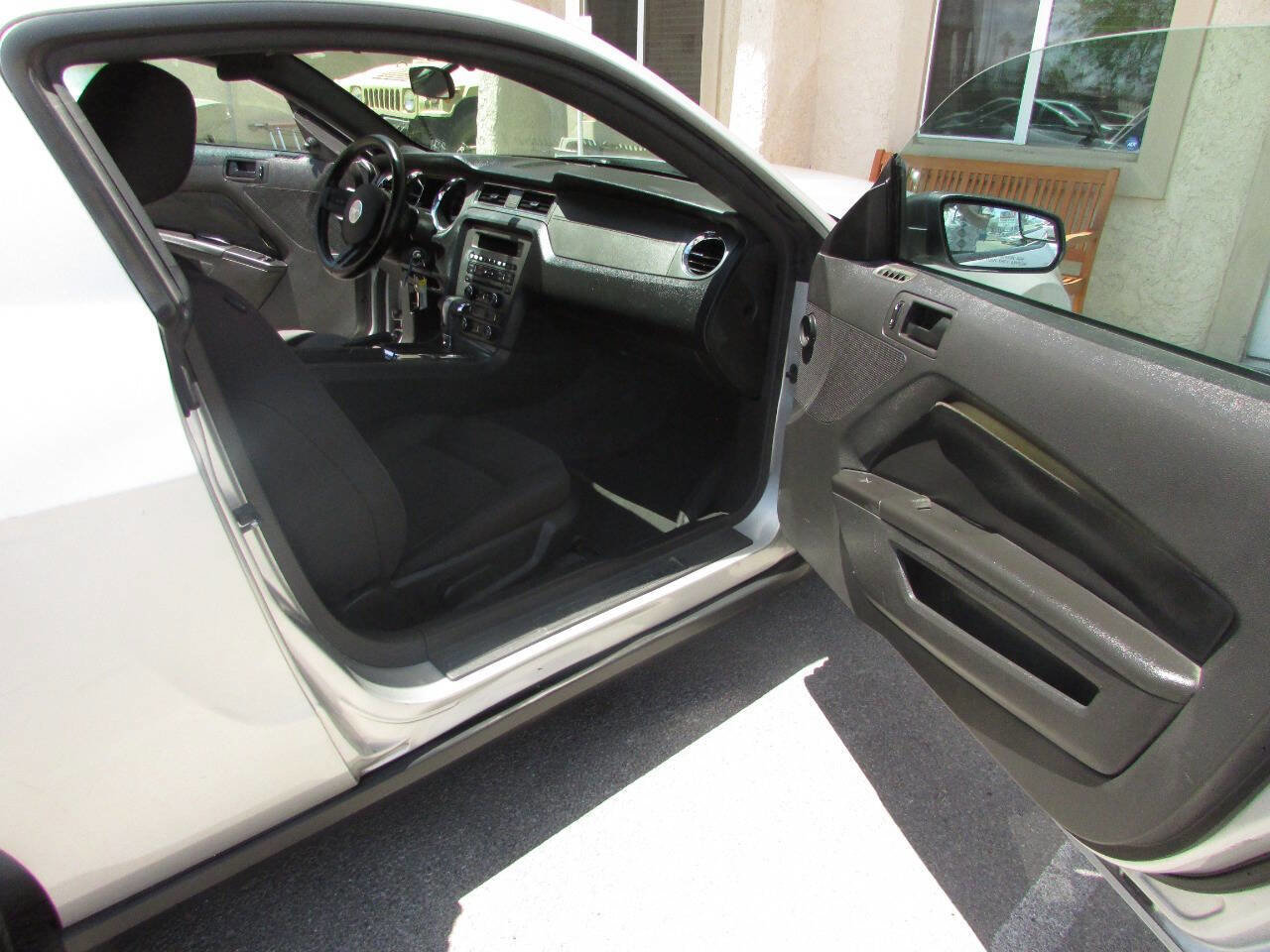 Used 2012 Ford Mustang Coupe RWD image 15
