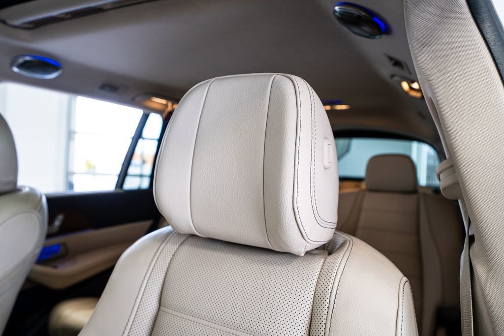 Used 2020 Mercedes-Benz GLS 580 4MATIC w/ E-Active Body Control Package image 39