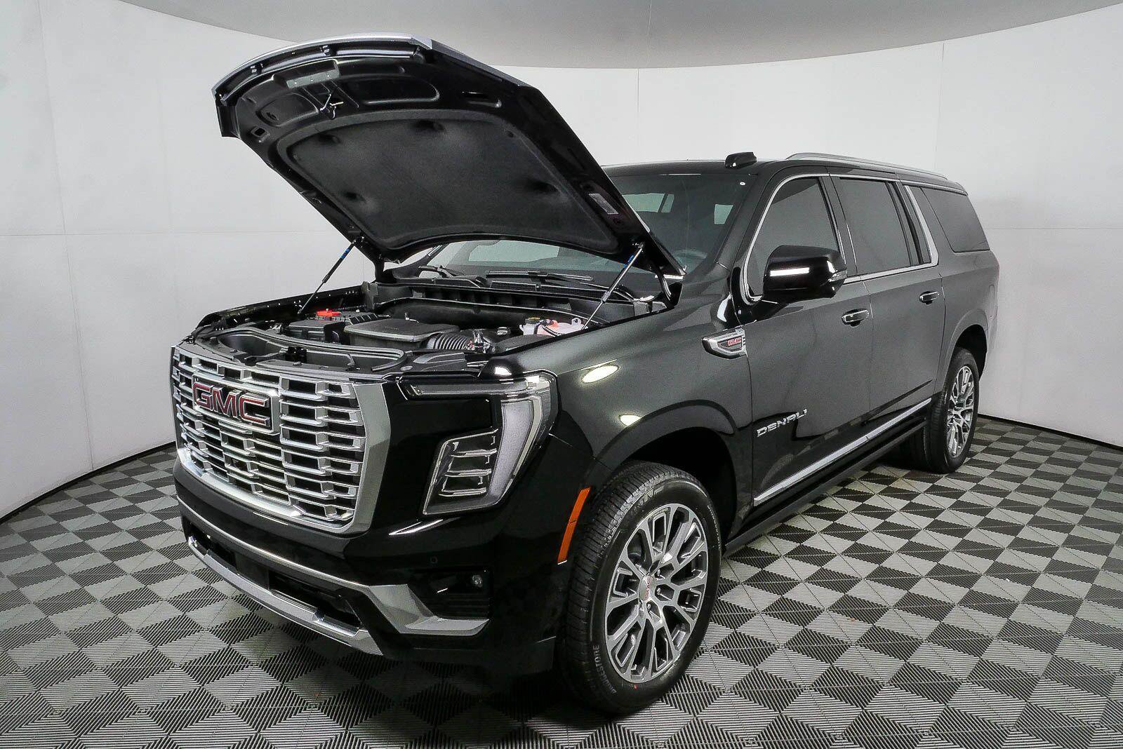 New 2026 GMC Yukon XL Denali w/ Denali Reserve Package AWD/4WD image 36
