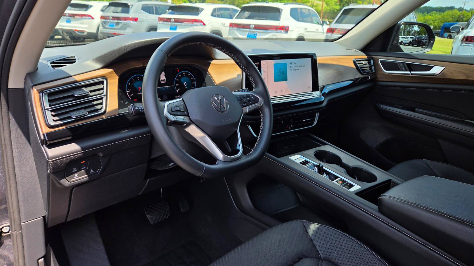 Used 2024 Volkswagen Atlas SE FWD image 23