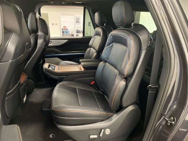 New 2026 Lincoln Navigator L Black Label AWD/4WD image 12