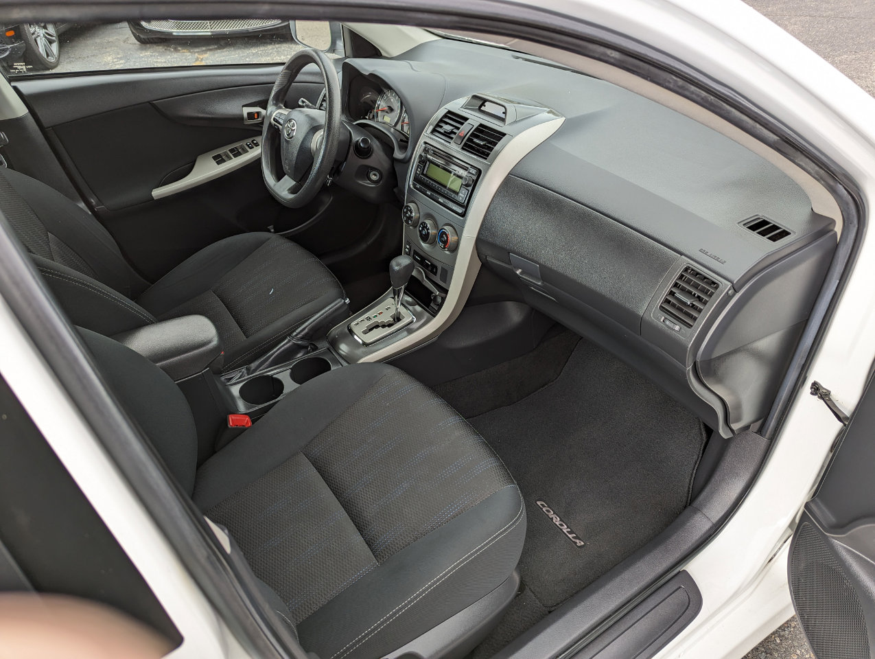 Used 2012 Toyota Corolla S image 22