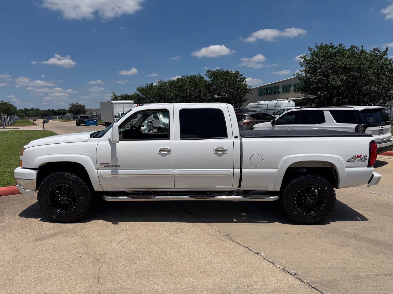 Used 2006 Chevrolet Silverado 2500 LT w/ Onstar Plus Package AWD/4WD image 10