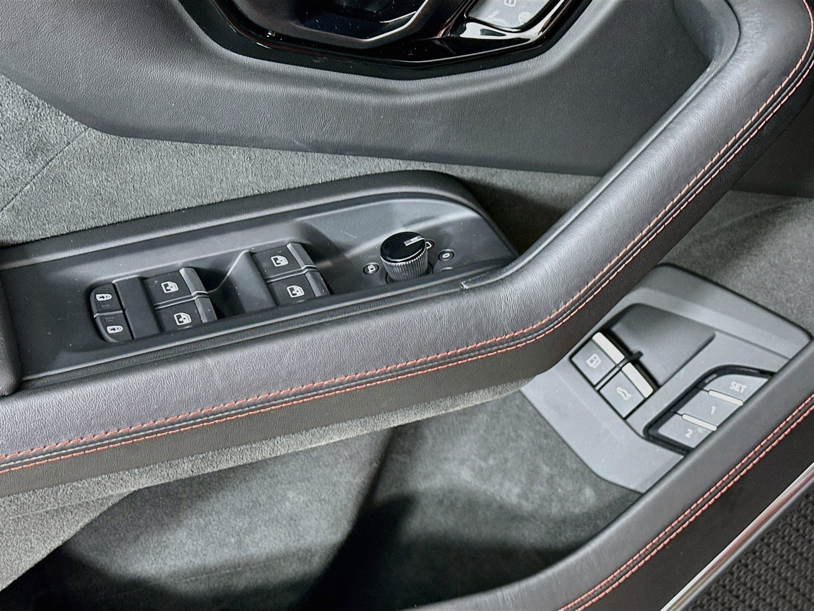 Used 2025 Lamborghini Urus S AWD/4WD image 18