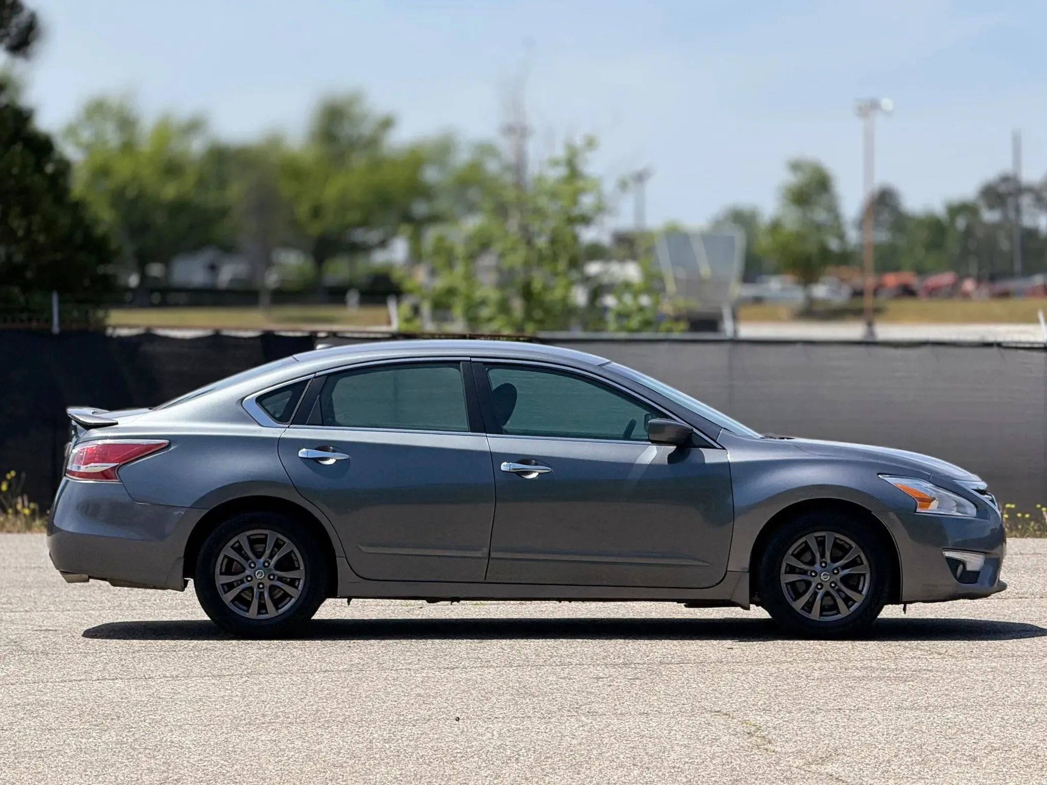 Used 2015 Nissan Altima 2.5 S w/ Special Edition Package FWD image 7