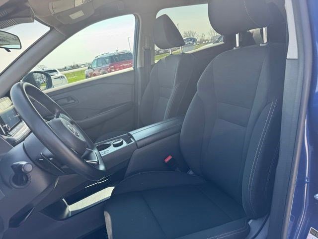 Used 2023 Nissan Rogue S image 13