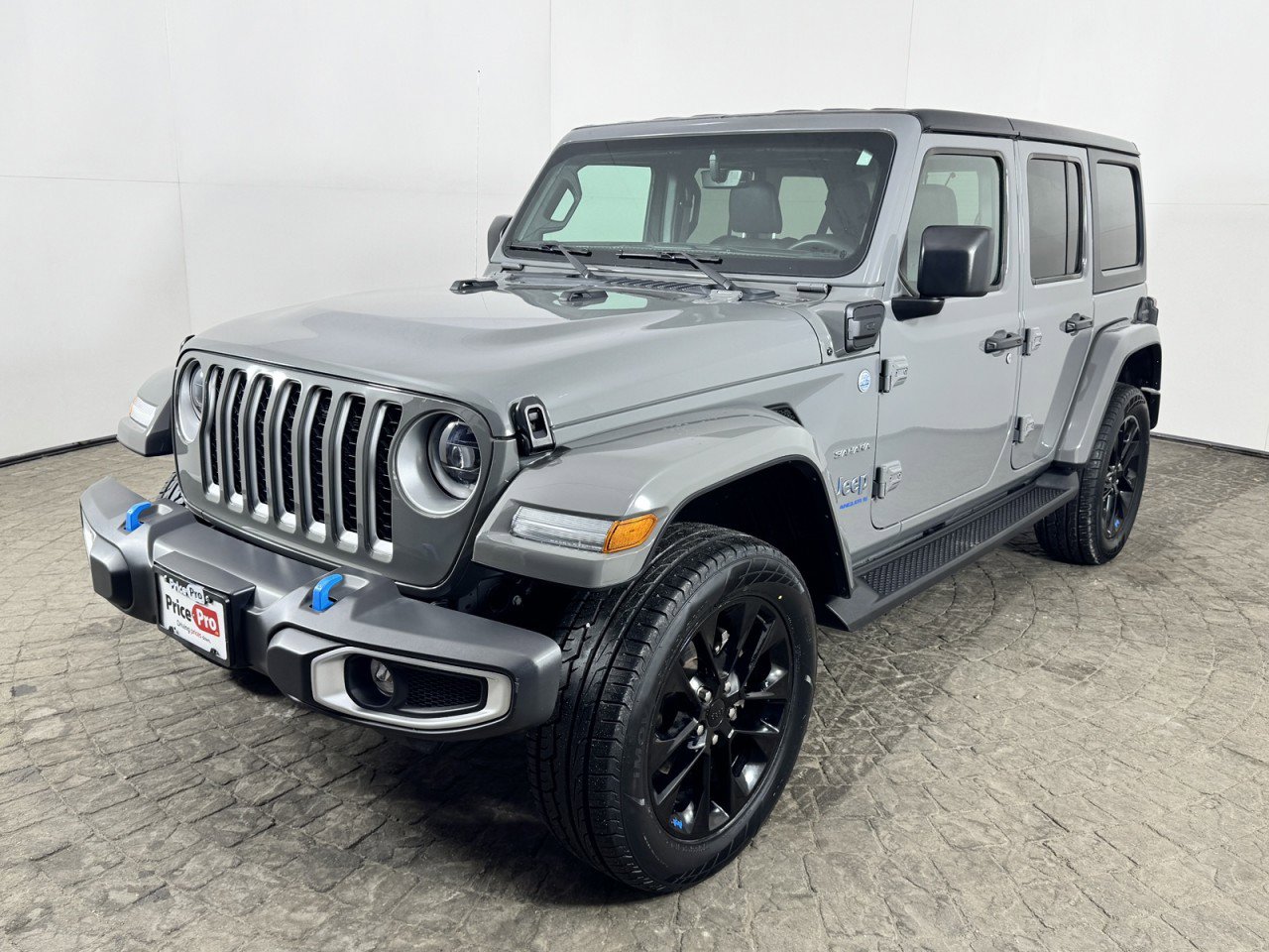 Used 2023 Jeep Wrangler Sahara image 4