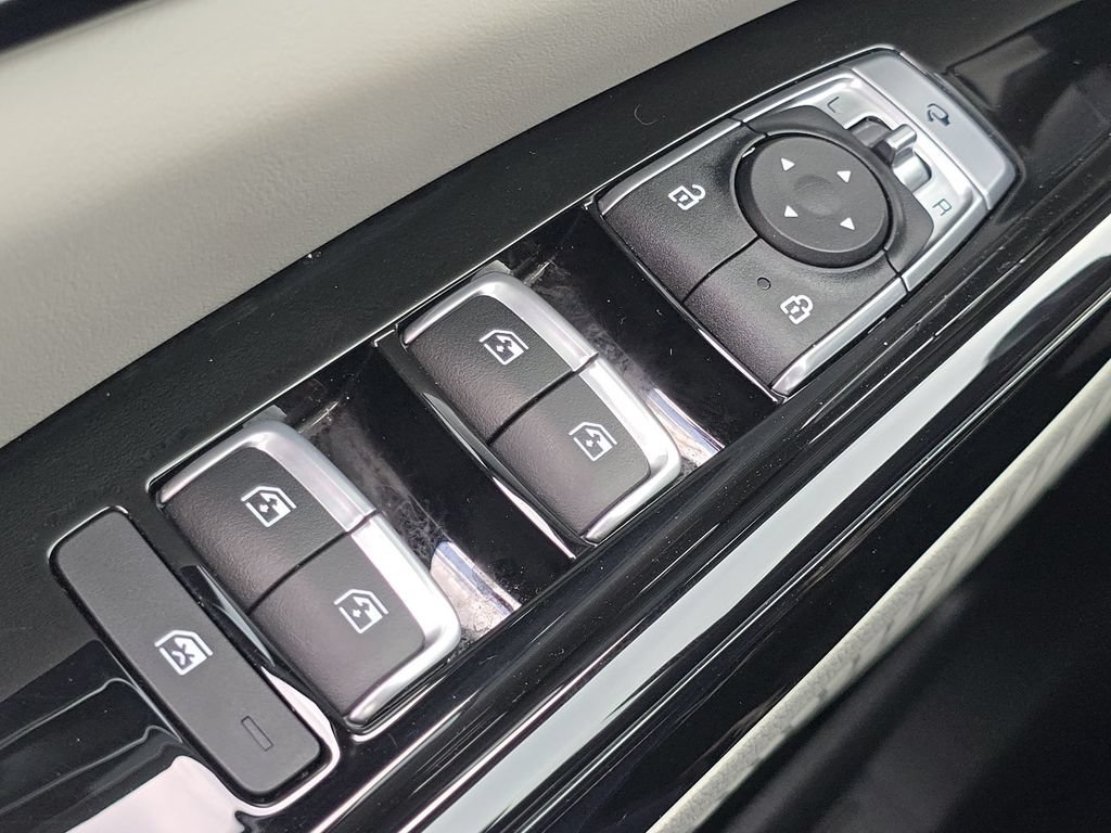 Used 2024 Kia Carnival SX Prestige FWD image 25