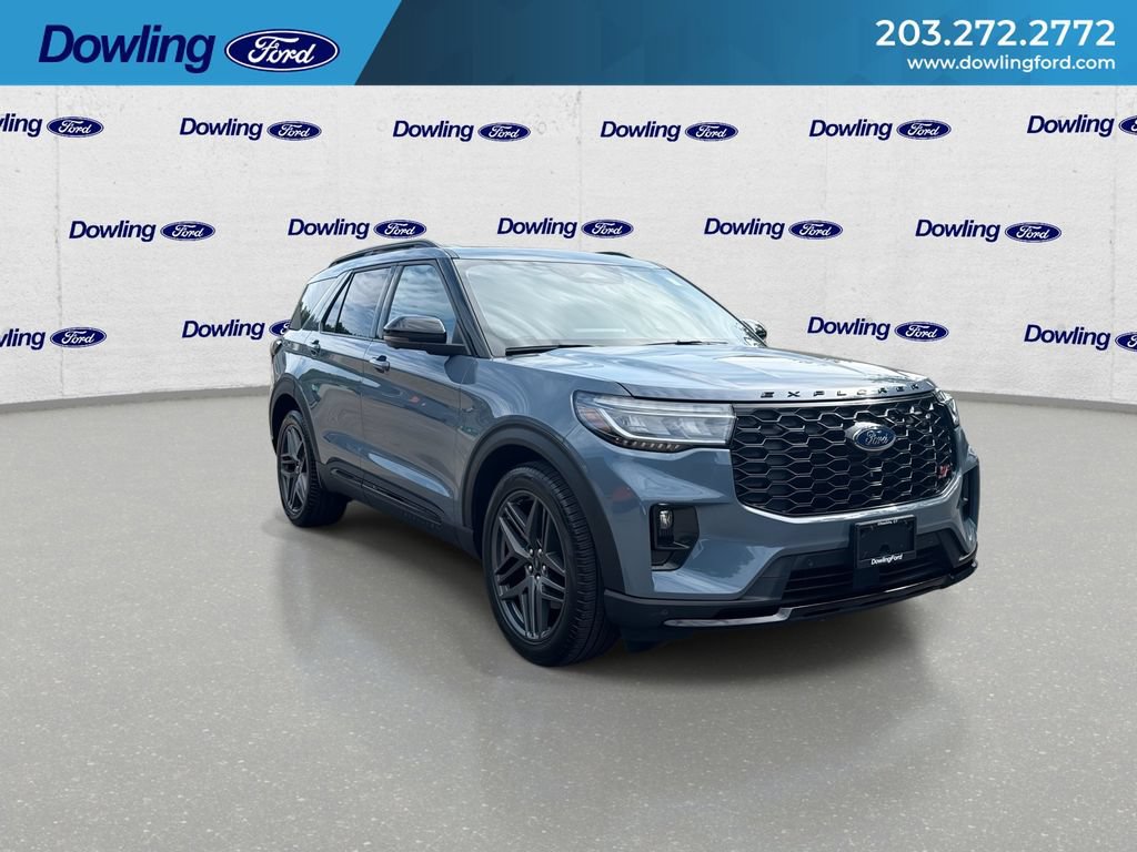 Used 2025 Ford Explorer ST AWD/4WD image 2