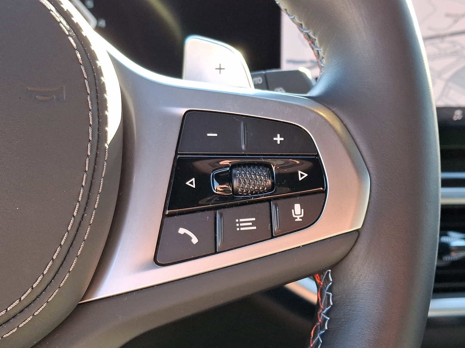 Used 2024 BMW X7 M60i w/ Climate Comfort Package image 24