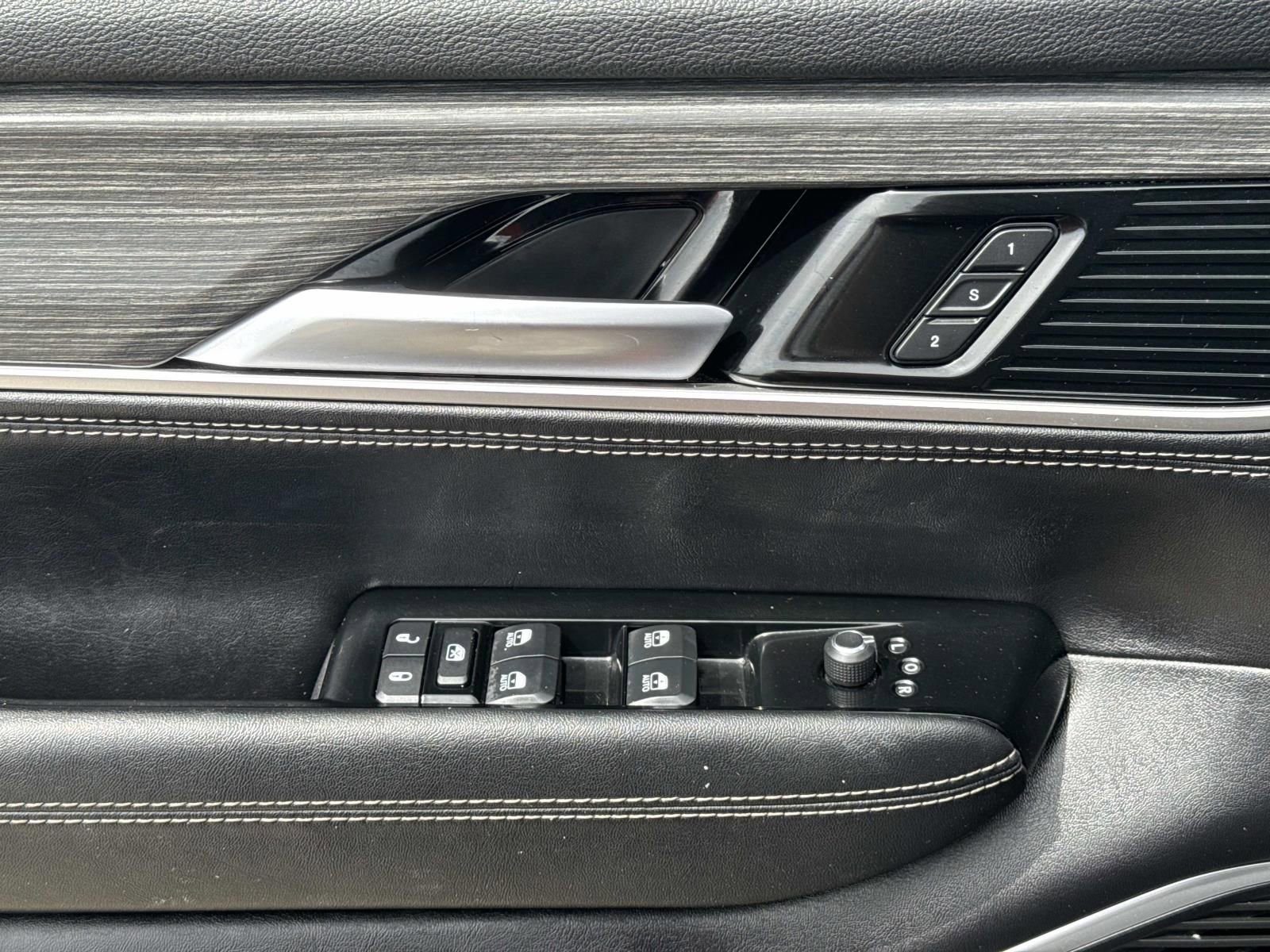 Used 2024 Jeep Wagoneer L Series II image 20