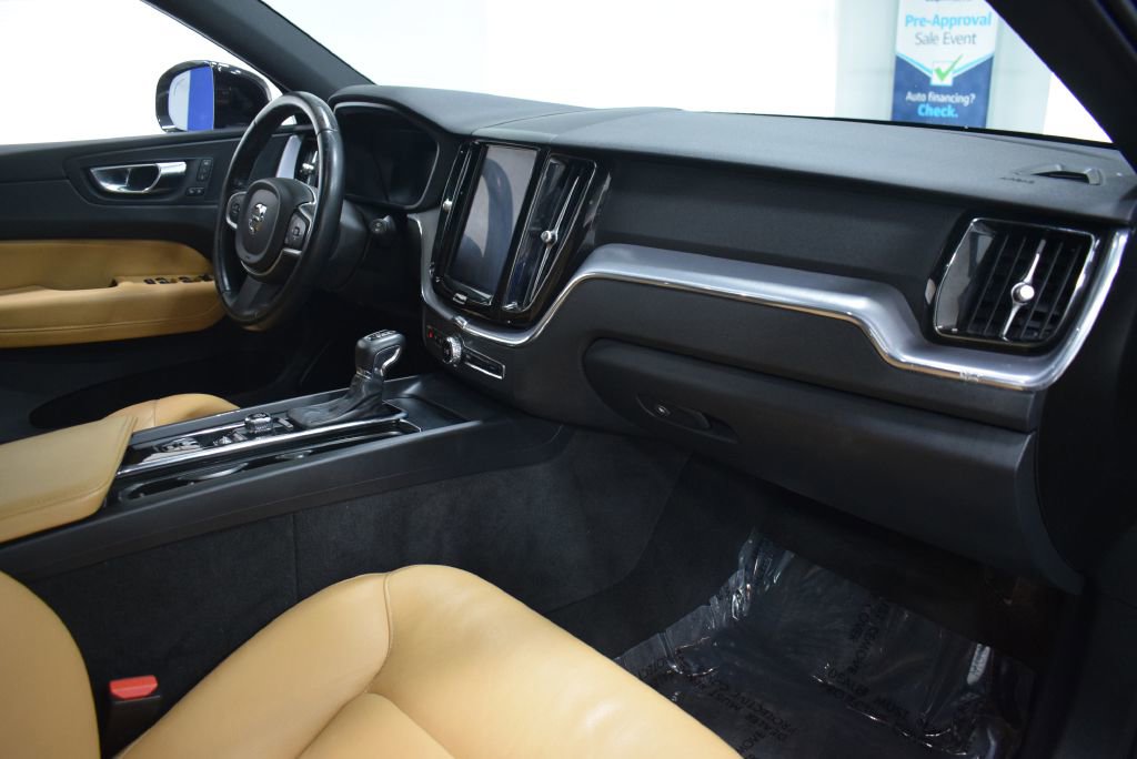 Used 2020 Volvo XC60 T5 Momentum w/ Protection Package Premier image 20