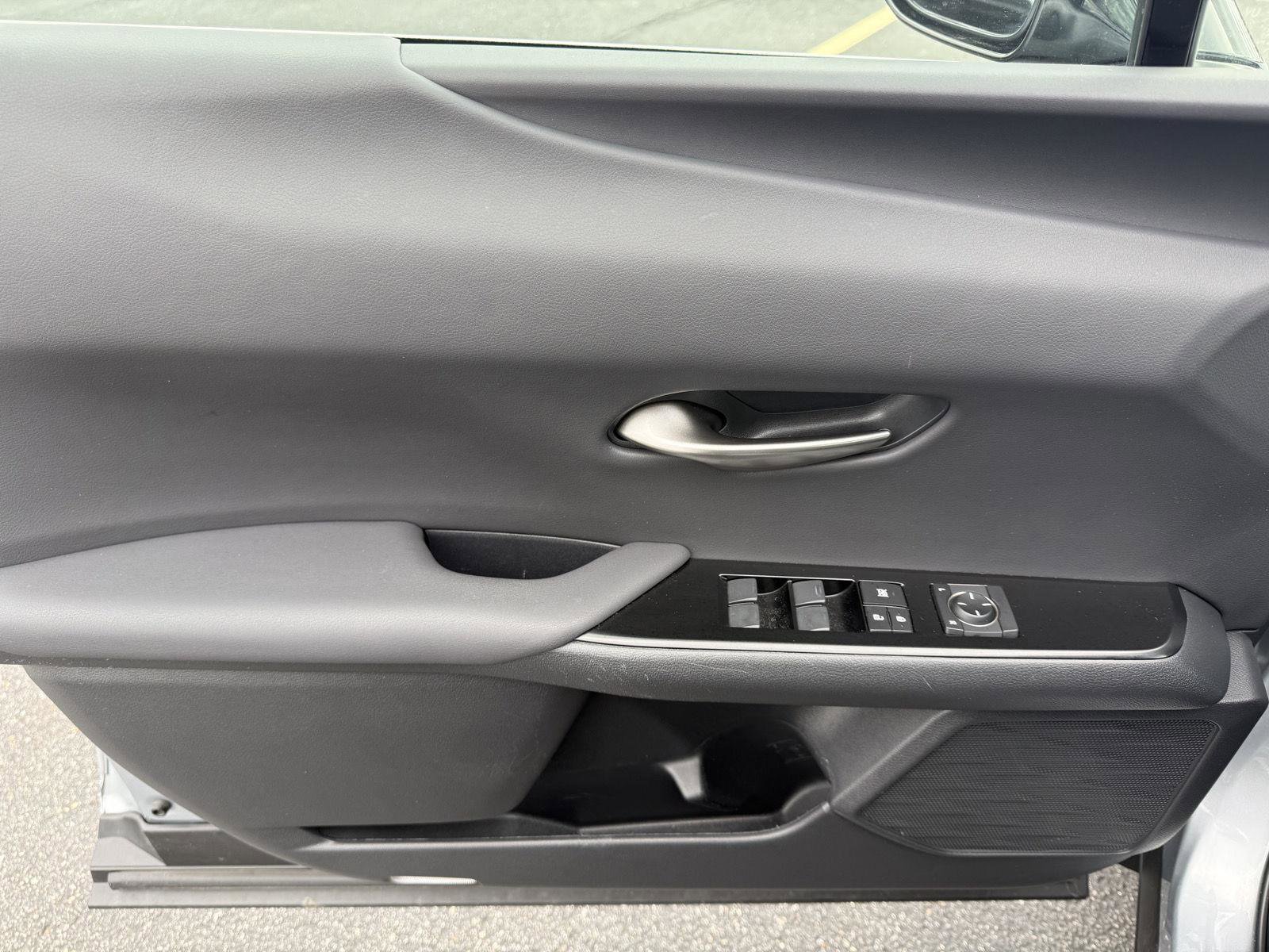 Certified 2023 Lexus UX 250h F Sport image 9