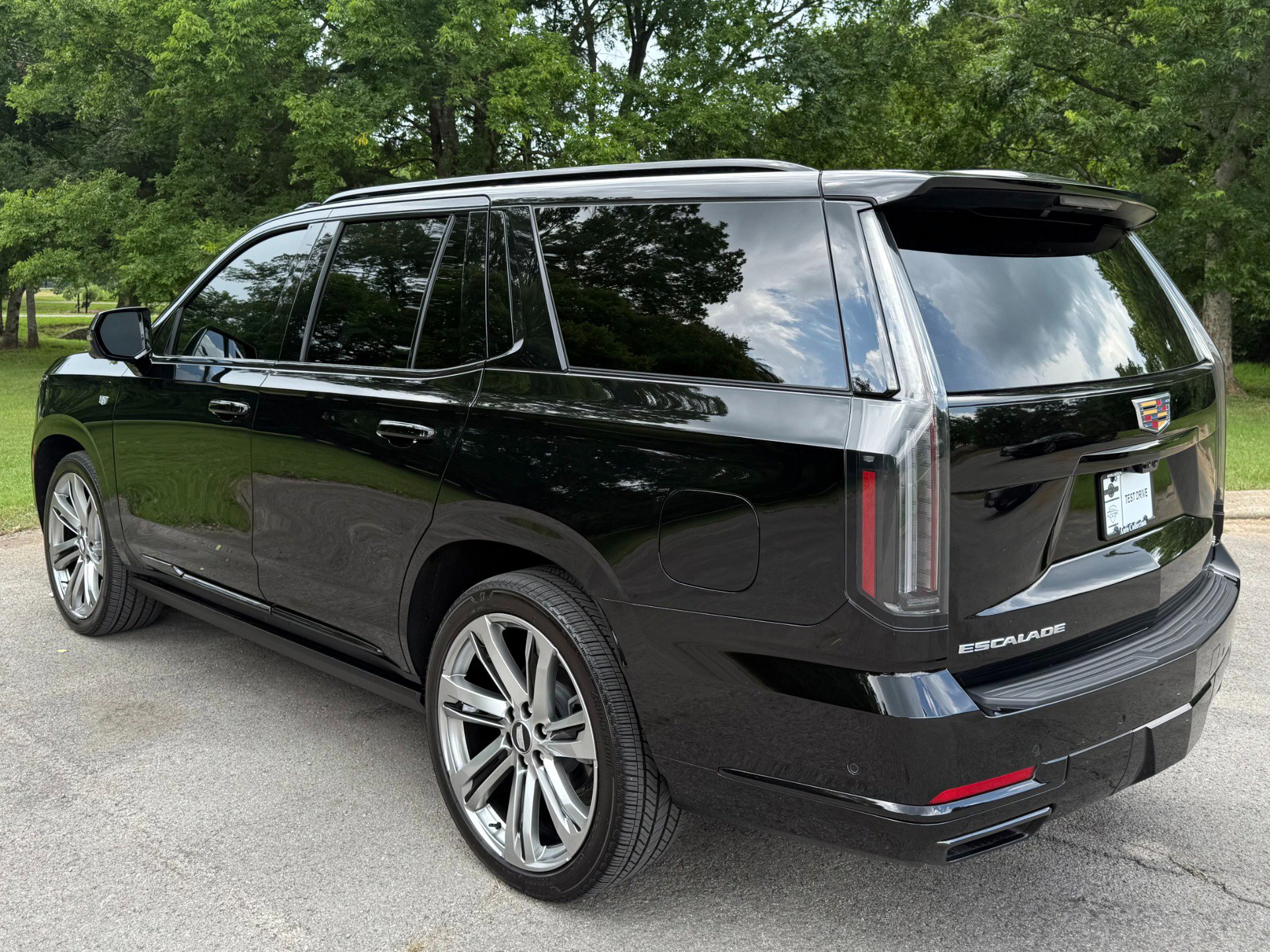 Used 2025 Cadillac Escalade Sport Platinum image 4