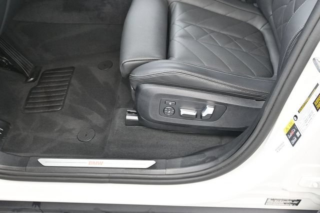 Used 2025 BMW X5 xDrive50e AWD/4WD image 13