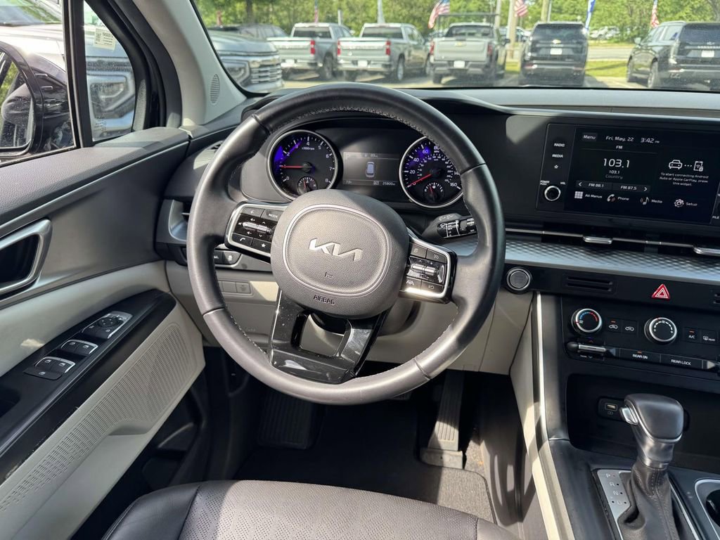 Used 2024 Kia Carnival LX FWD image 18