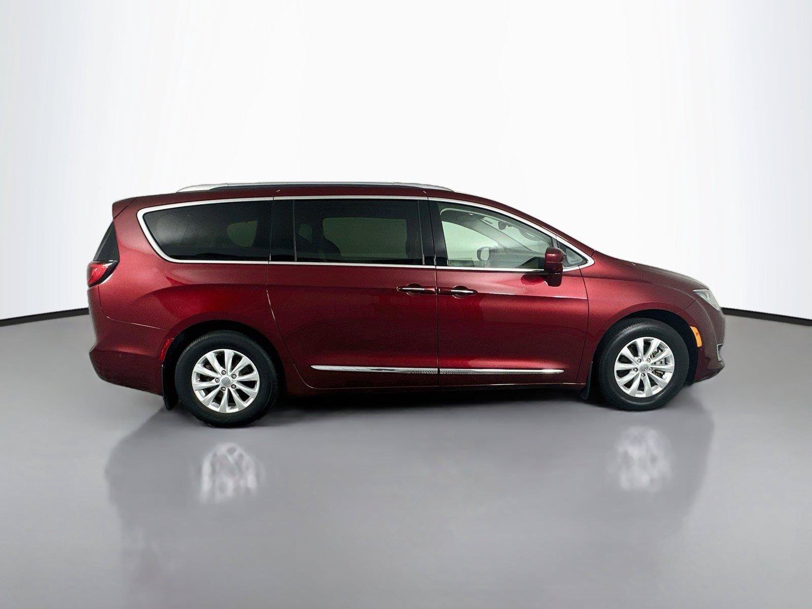 Used 2018 Chrysler Pacifica Touring-L w/ Advanced Safetytec Group FWD image 17