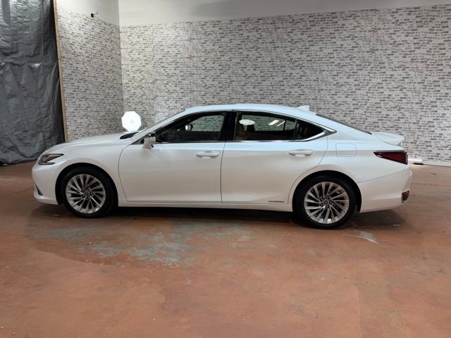 Used 2019 Lexus ES 300h w/ Luxury Package image 4