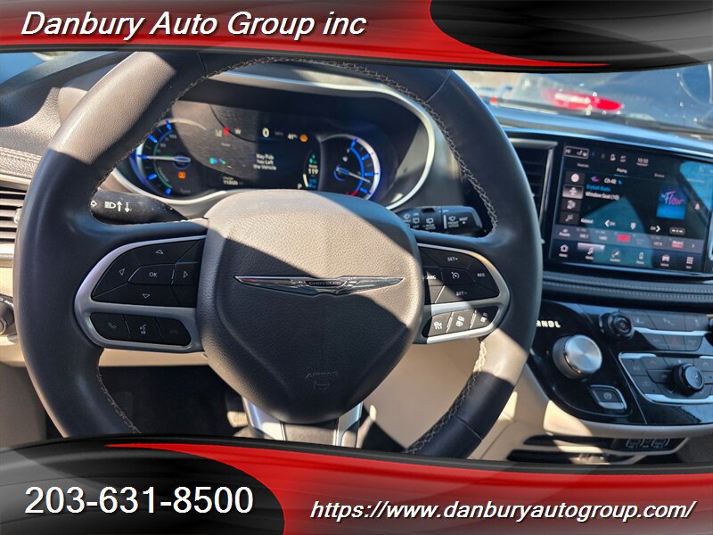 Used 2022 Chrysler Pacifica Touring-L FWD image 12