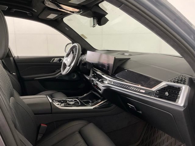 Certified 2025 BMW X7 M60i AWD/4WD image 34