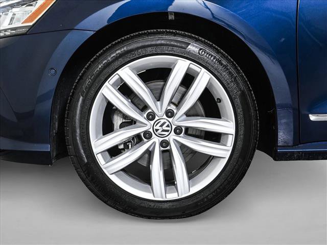 Used 2018 Volkswagen Passat 2.0T SEL Premium image 24