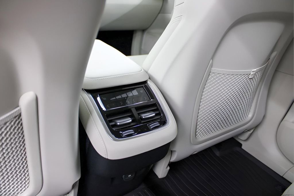 New 2026 Volvo XC90 B6 Ultra w/ Protection Package image 20