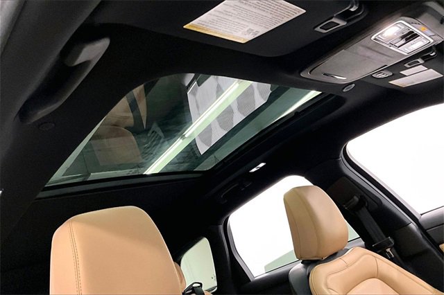 Used 2022 Lincoln Corsair Reserve w/ Luxury Package image 17