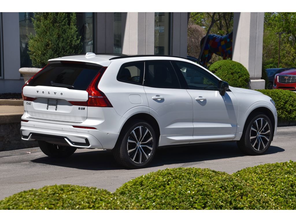Certified 2025 Volvo XC60 B5 Plus w/ Protection Package Premier image 4