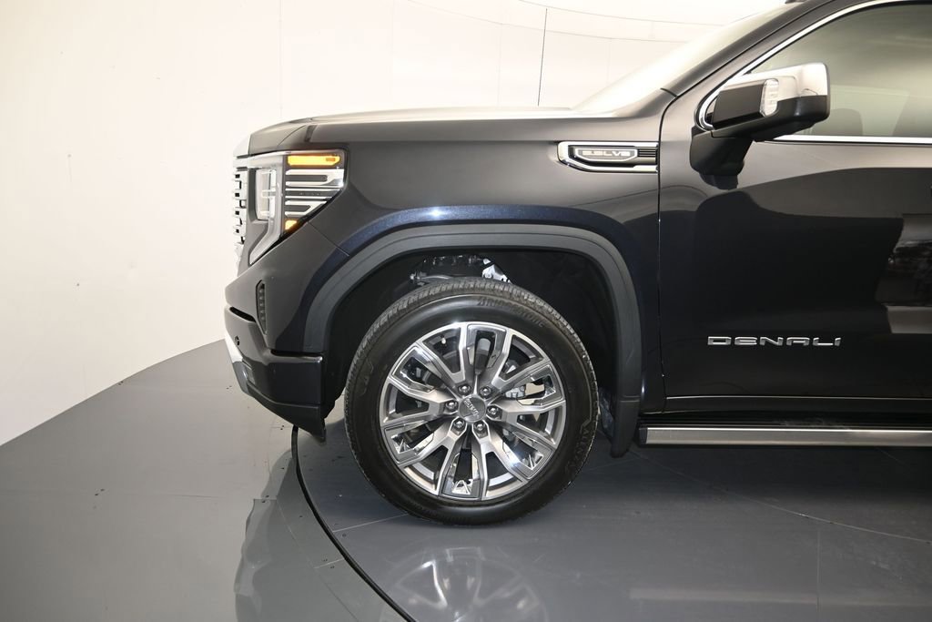 Used 2023 GMC Sierra 1500 Denali w/ Denali Reserve Package AWD/4WD image 9