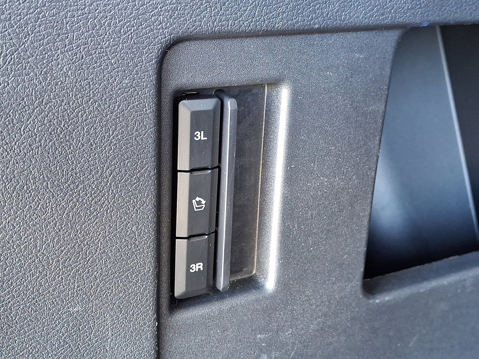 Used 2024 Ford Expedition Max XLT image 32