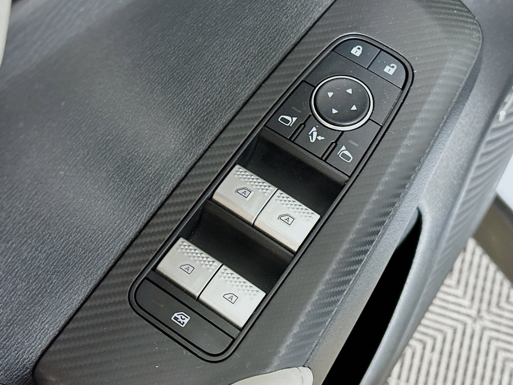 Used 2025 Mitsubishi Outlander SEL image 18