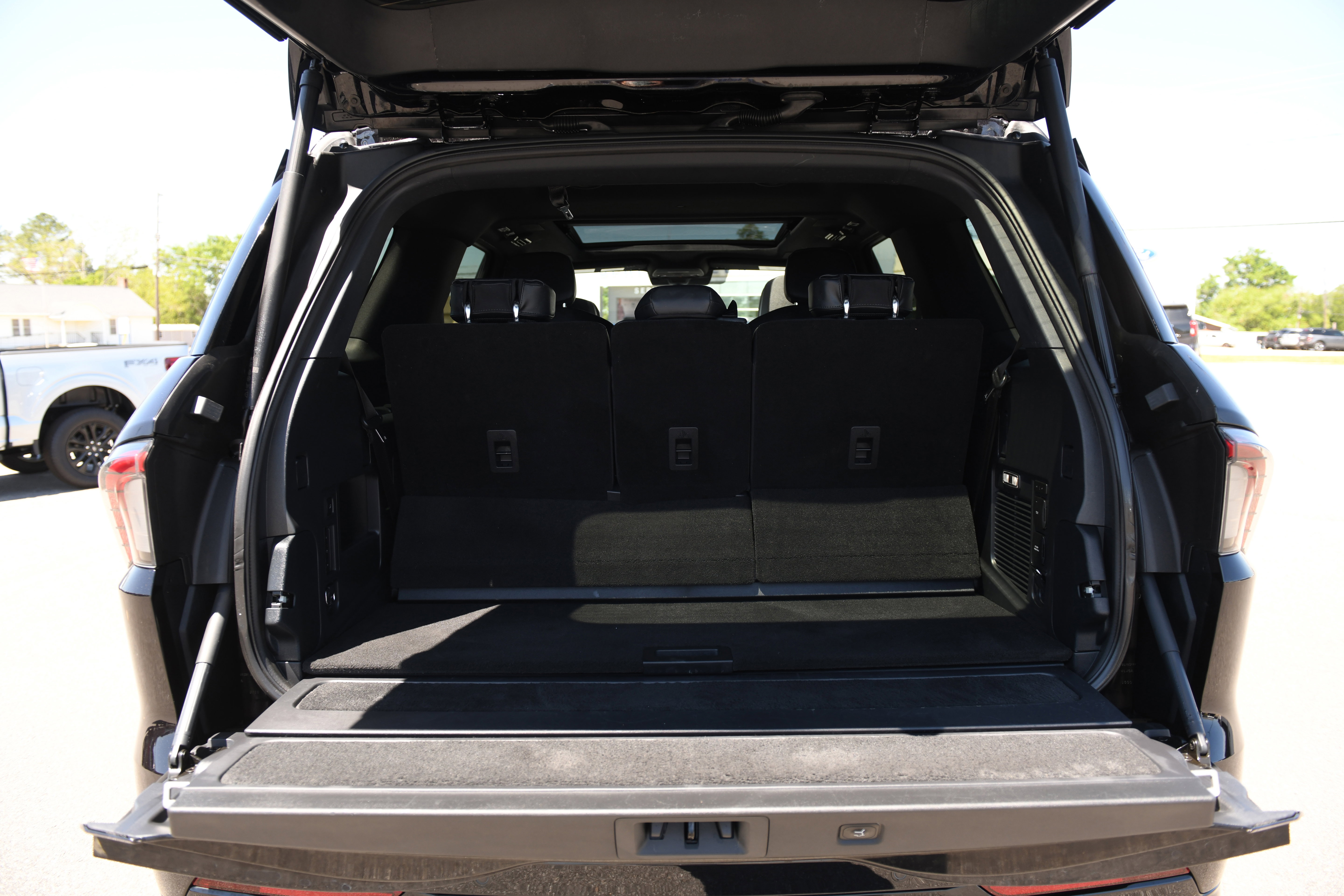 Used 2025 Lincoln Navigator Reserve w/ Jet Appearance Package image 20