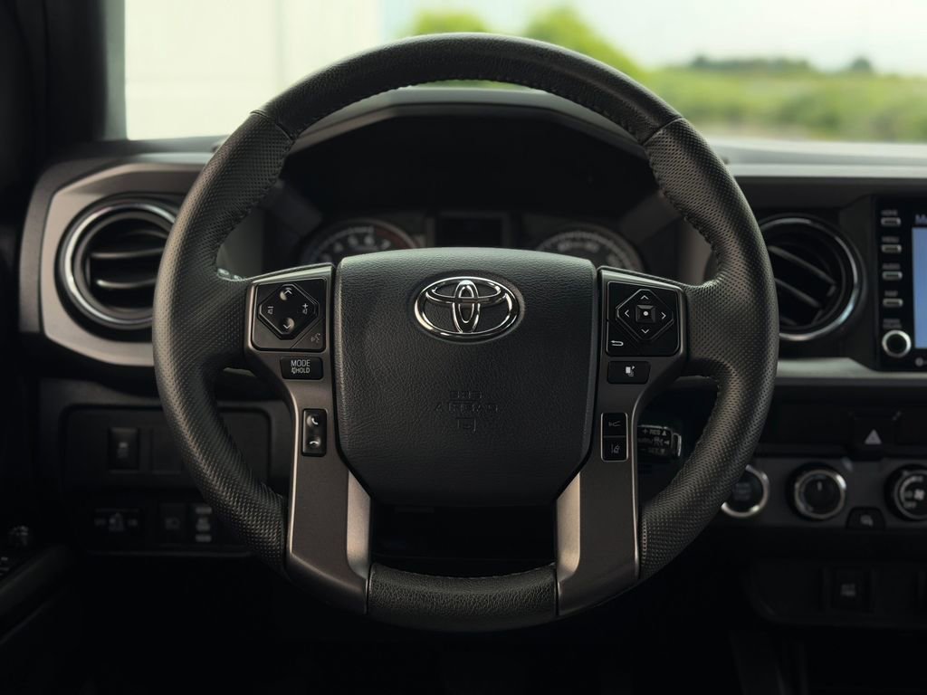 Certified 2020 Toyota Tacoma TRD Off-Road AWD/4WD image 14