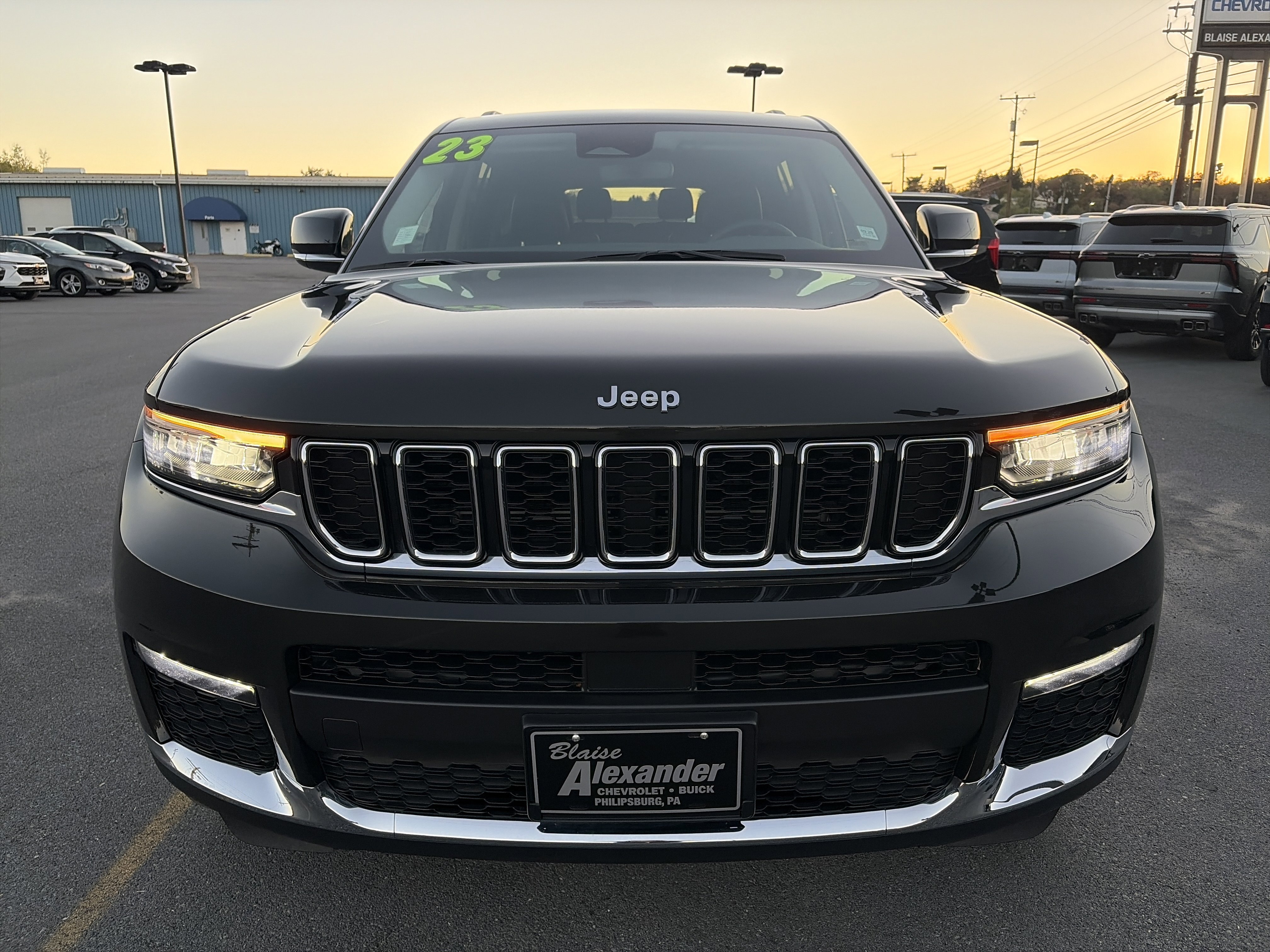 Used 2023 Jeep Grand Cherokee L Limited image 9