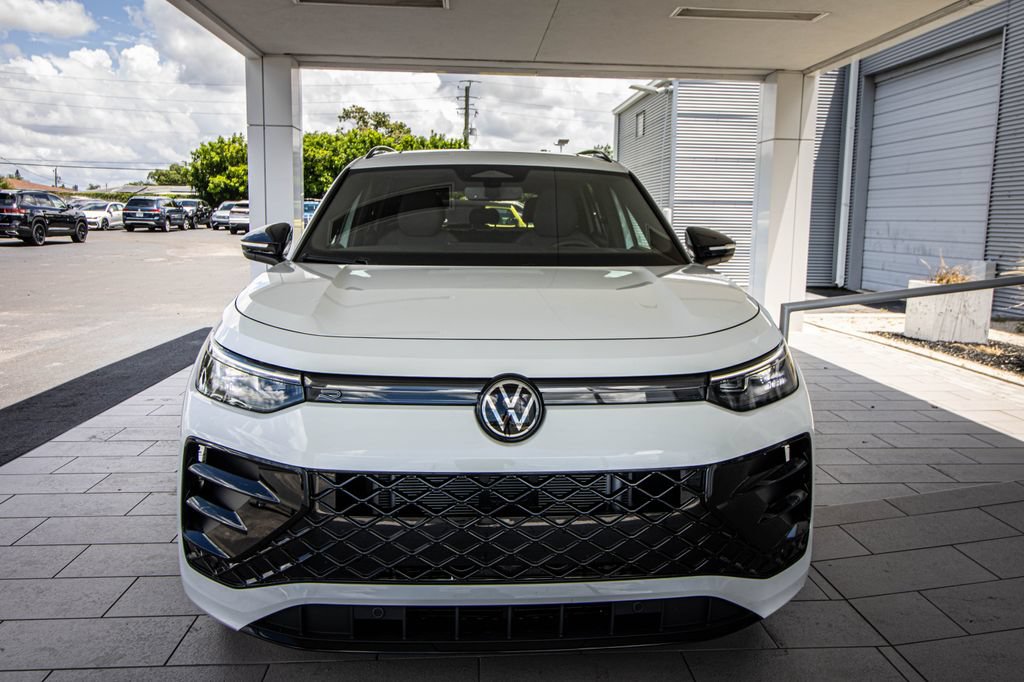 Certified 2026 Volkswagen Tiguan SE R-Line FWD image 9