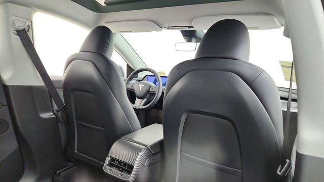 Used 2025 Tesla Model Y Performance image 26