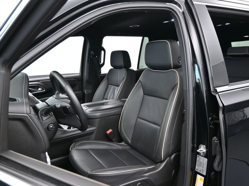 Used 2024 GMC Yukon SLT w/ SLT Luxury Package image 10