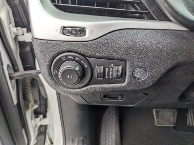 Used 2017 Jeep Cherokee Overland w/ Technology Group AWD/4WD image 30