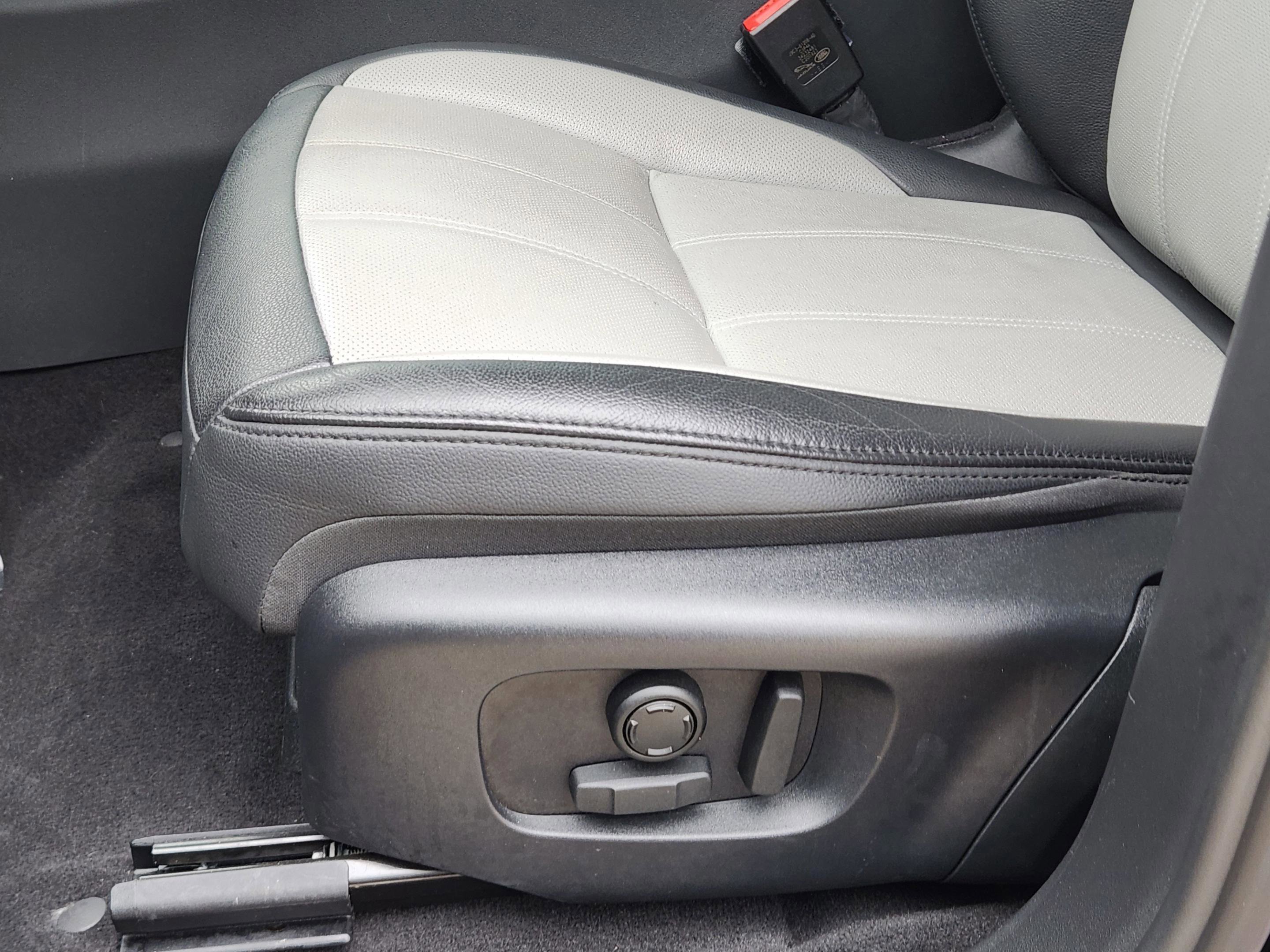 Certified 2024 Land Rover Range Rover Evoque Dynamic SE image 19