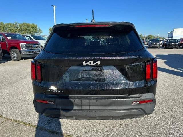 Used 2023 Kia Sorento LX image 4