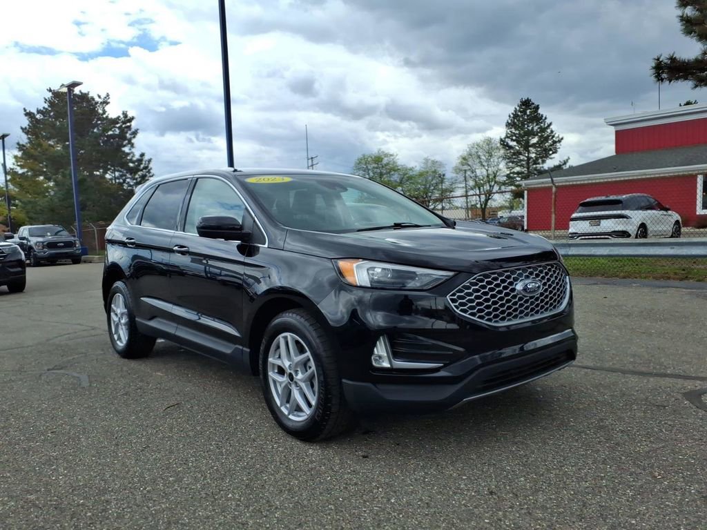 Used 2023 Ford Edge SEL w/ Convenience Package AWD/4WD image 3