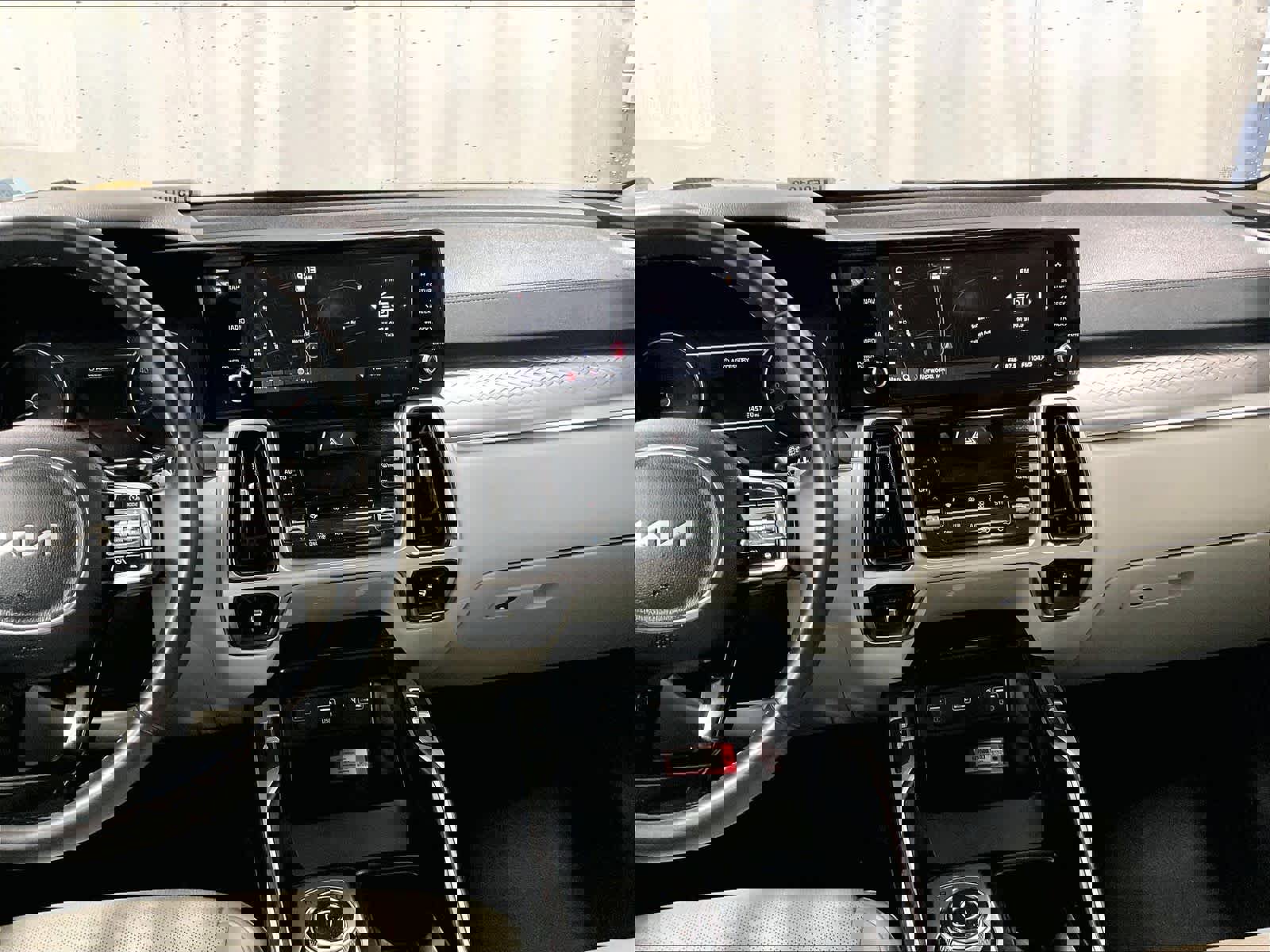 Used 2023 Kia Sorento EX w/ Panoramic Sunroof Package image 18